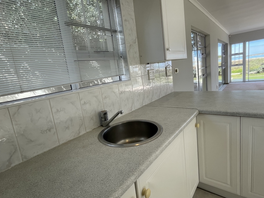 4 Bedroom Property for Sale in Middedorp Western Cape